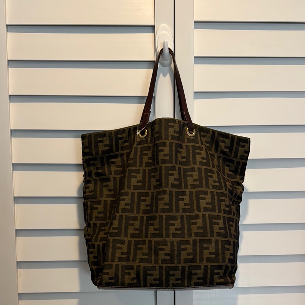 Fendi Pre Owned Logo Zucca Canvas Tote Bag.No inside pocket. Code 2288-26598-89
